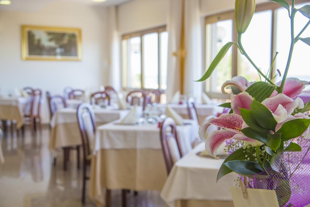 מיסאנו אדריאטיקו Hotel Touring מראה חיצוני תמונה