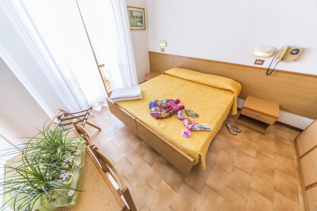 מיסאנו אדריאטיקו Hotel Touring מראה חיצוני תמונה