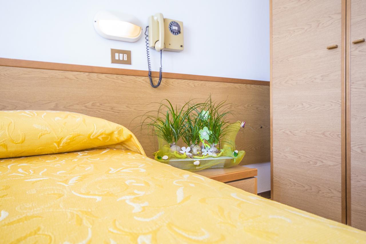 מיסאנו אדריאטיקו Hotel Touring מראה חיצוני תמונה